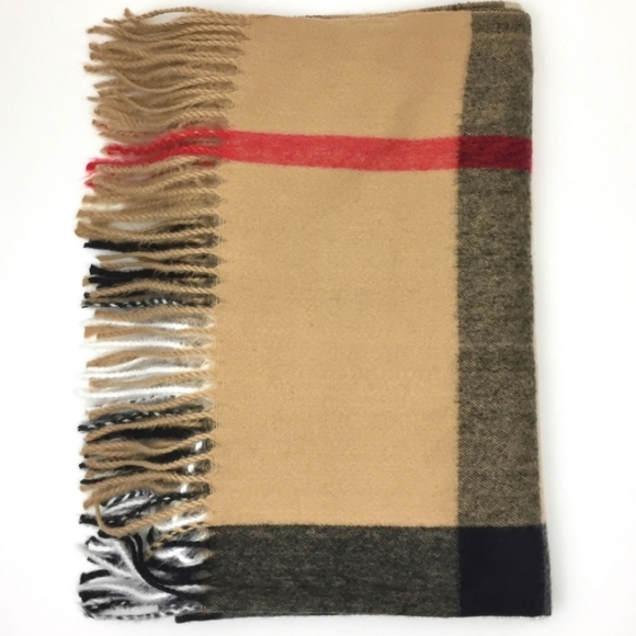 💯 Authentic Burberry Scarf - Picture 3 of 7